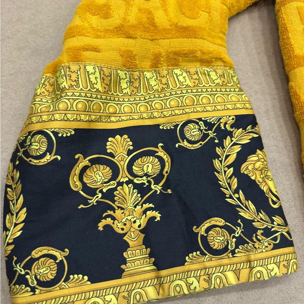 Versace Gold Textured Robe (Large) - Picture 4 of 15